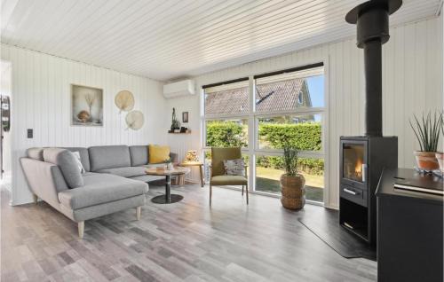 Skastrup Strand House | Stunning Home In Bogense With Wifi