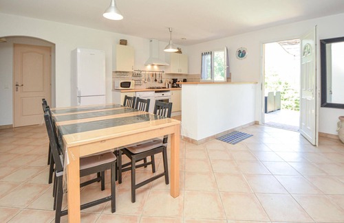 Bordezac House | Stunning home in Bordezac with WiFi