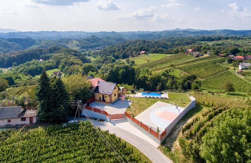 Cestica House | Stunning home in Cestica with sauna