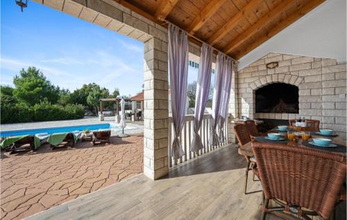 Bristane House | Stunning Home In Drinovci With Sauna