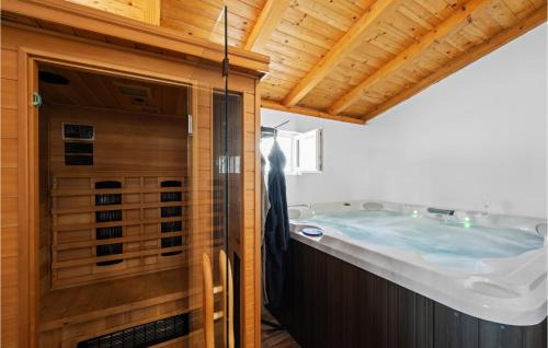 Bristane House | Stunning Home In Drinovci With Sauna