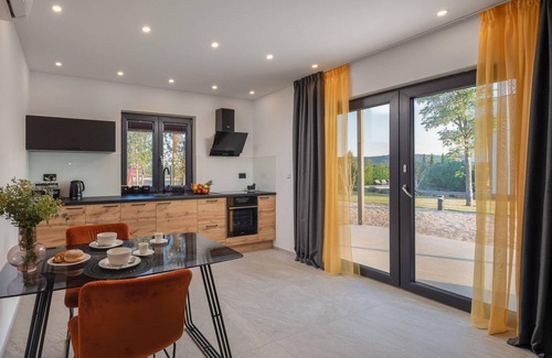 Sibenik House | Stunning home in Dubrava with sauna
