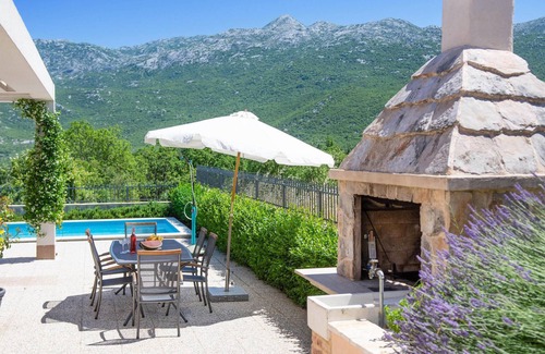 Dugopolje House | Stunning home in Dugopolje with sauna