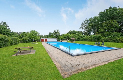 Farvang House | Stunning home in Fårvang with WiFi