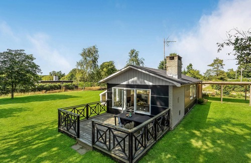 Farvang House | Stunning home in Fårvang with WiFi