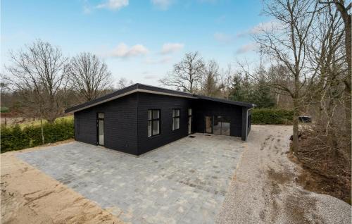 Farvang House | Stunning Home In Fårvang With Wifi