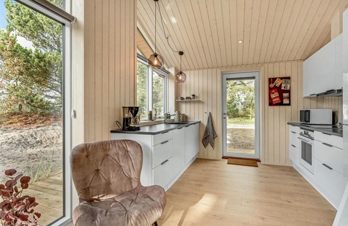 Henne House | Stunning home in Henne with kitchen