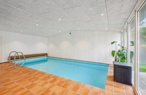 Skødshoved Strand House | Stunning Home In Knebel With 3 Bedrooms, Swimming Pool And Wifi