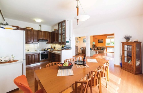 Okrug Gornji House | Stunning home in Okrug Gornji