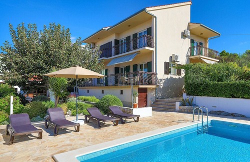 Okrug Gornji House | Stunning home in Okrug Gornji