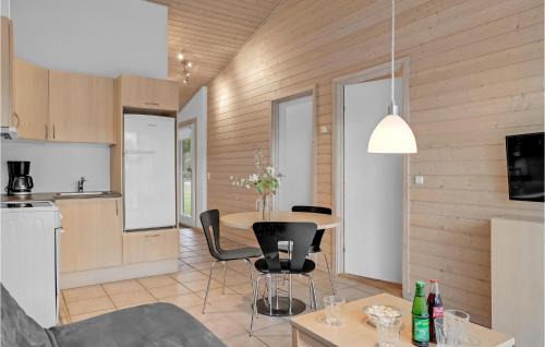 Pandrup House | Stunning Home In Pandrup With Kitchen