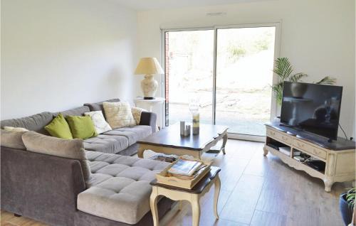 Saint-Denoeux House | Stunning Home In Saint-Denoeux