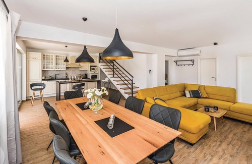 Sibenik House | Stunning home in Sibenik with WiFi