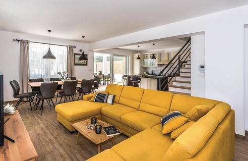 Sibenik House | Stunning home in Sibenik with WiFi