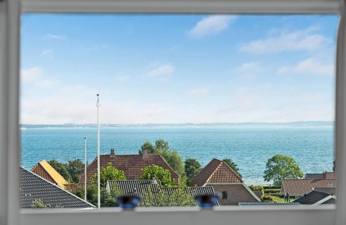 Grønninghoved Strand House | Stunning home in Sjølund with kitchen