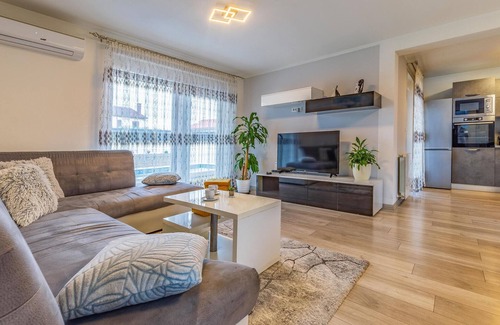 Skatari House | Stunning home in Skatari with WiFi