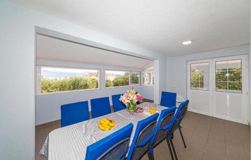 Slatine House | Stunning Home In Slatine With Kitchen
