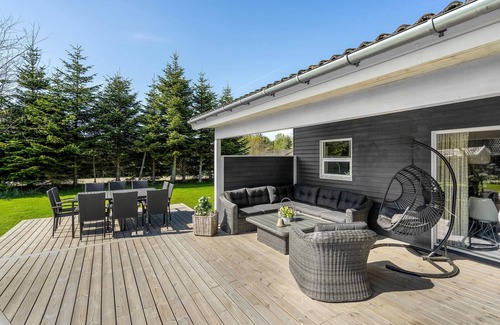 Marielyst House | Stunning home in Væggerløse with sauna