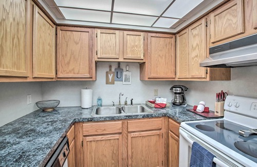 Mid America Condo | Stunning Hot Springs Condo on Lake Hamilton!