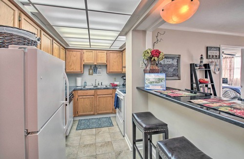 Mid America Condo | Stunning Hot Springs Condo on Lake Hamilton!