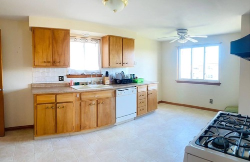 Cheektowaga House | Stunning house near by airport. No party allowed no loud music allowed