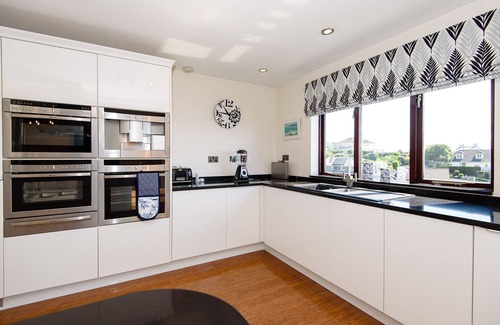 Looe House | Stunning house with magnificent sea views, pet friendly with a VisitEngland 5 Star Gold Award