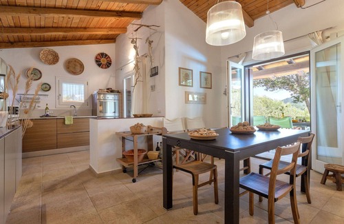 Trudda House | Stunning private villa for 5 guests with WIFI, A/C, private pool, TV and patio