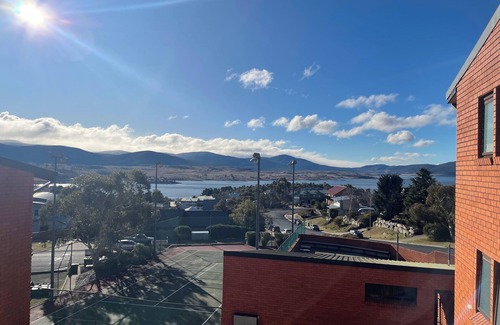 Jindabyne Apartment | Stunning lake views. Cosy three bed apartment. Great in winter or summer.