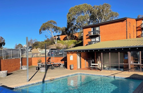 Jindabyne Apartment | Stunning lake views. Cosy three bed apartment. Great in winter or summer.