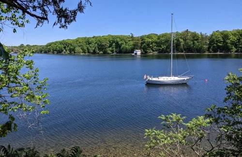 Cressy House | Stunning lakefront 4 season cottage in PEC