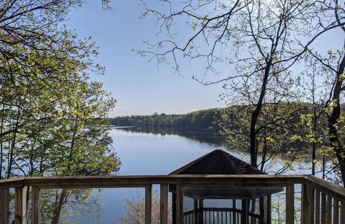 Cressy House | Stunning lakefront 4 season cottage in PEC