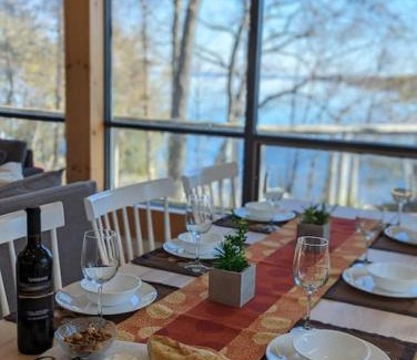 Cressy House | Stunning lakefront 4 season cottage in PEC