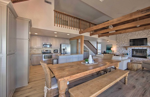 Enchanted Oaks House | Stunning Lakefront Home: Hot Tub & Game Room!