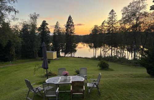 Sandared House | Stunning lakeside home with sauna surrounded by nature