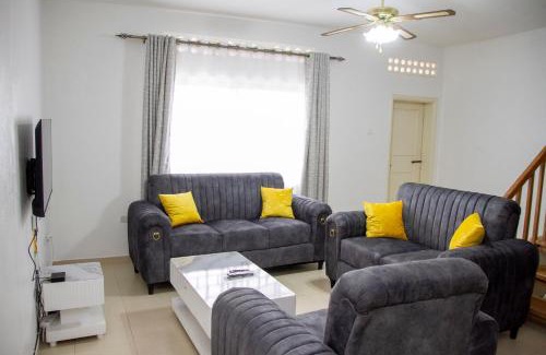 Kampala Apartment | Stunning lakeview Apt 8mins from Speke Resort