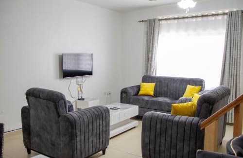 Kampala Apartment | Stunning lakeview Apt 8mins from Speke Resort