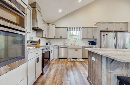 Lakeside Estates House | Stunning Lakeview Home with game room, fire pit, dock, & hot tub