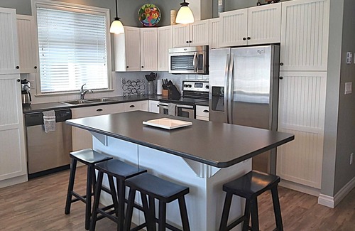 Okanagan-Similkameen House | 🏡 Stunning Lakeview Home | 2 Kitchens | 4BR/4BA | Family-Friendly 🎉
