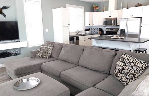 Okanagan-Similkameen House | 🏡 Stunning Lakeview Home | 2 Kitchens | 4BR/4BA | Family-Friendly 🎉