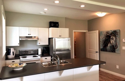 Okanagan-Similkameen House | 🏡 Stunning Lakeview Home | 2 Kitchens | 4BR/4BA | Family-Friendly 🎉