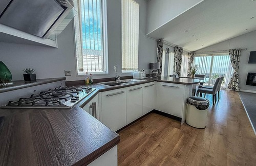Hopton Cabin | Stunning lodge with decking and WiFi at Broadland Sands Park ref 20281BS