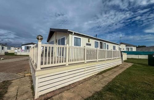 Colchester Other | Stunning Lodge With Full Sea Views At Coopers Beach Holiday Park Ref 49019S