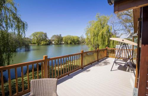 Saxmundham Cabin | Stunning Lodge With Free Wifi For Hire At Carlton Meres In Suffolk Ref 60013M