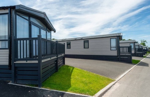 Blackford Ski Chalet | Stunning Lodge with one double with ensuite shower and one twin.