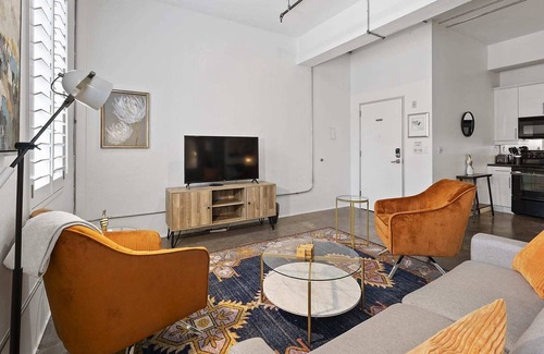 Downtown Austin Apartment | Stunning Loft on 5th St