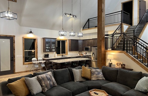 Duck Creek Village Cabin | Stunning Luxury Executive Style Cabin 7 BR 4.5 BA Hi Speed Wi-Fi