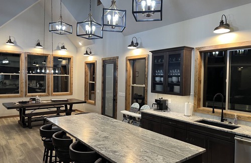 Duck Creek Village Cabin | Stunning Luxury Executive Style Cabin 7 BR 4.5 BA Hi Speed Wi-Fi