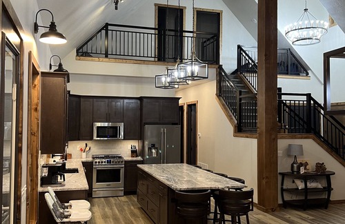 Duck Creek Village Cabin | Stunning Luxury Executive Style Cabin 7 BR 4.5 BA Hi Speed Wi-Fi