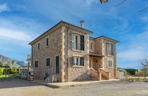 Les Palmeres Villa | Stunning Mallorcan Villa, Stylish Interiors, Private Pool/Jacuzzi 15mins walk to Port de Pollenca!