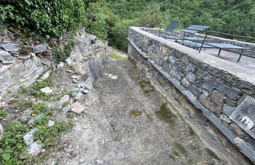 Colletta House | Stunning medieval setting surrounded by mountains
